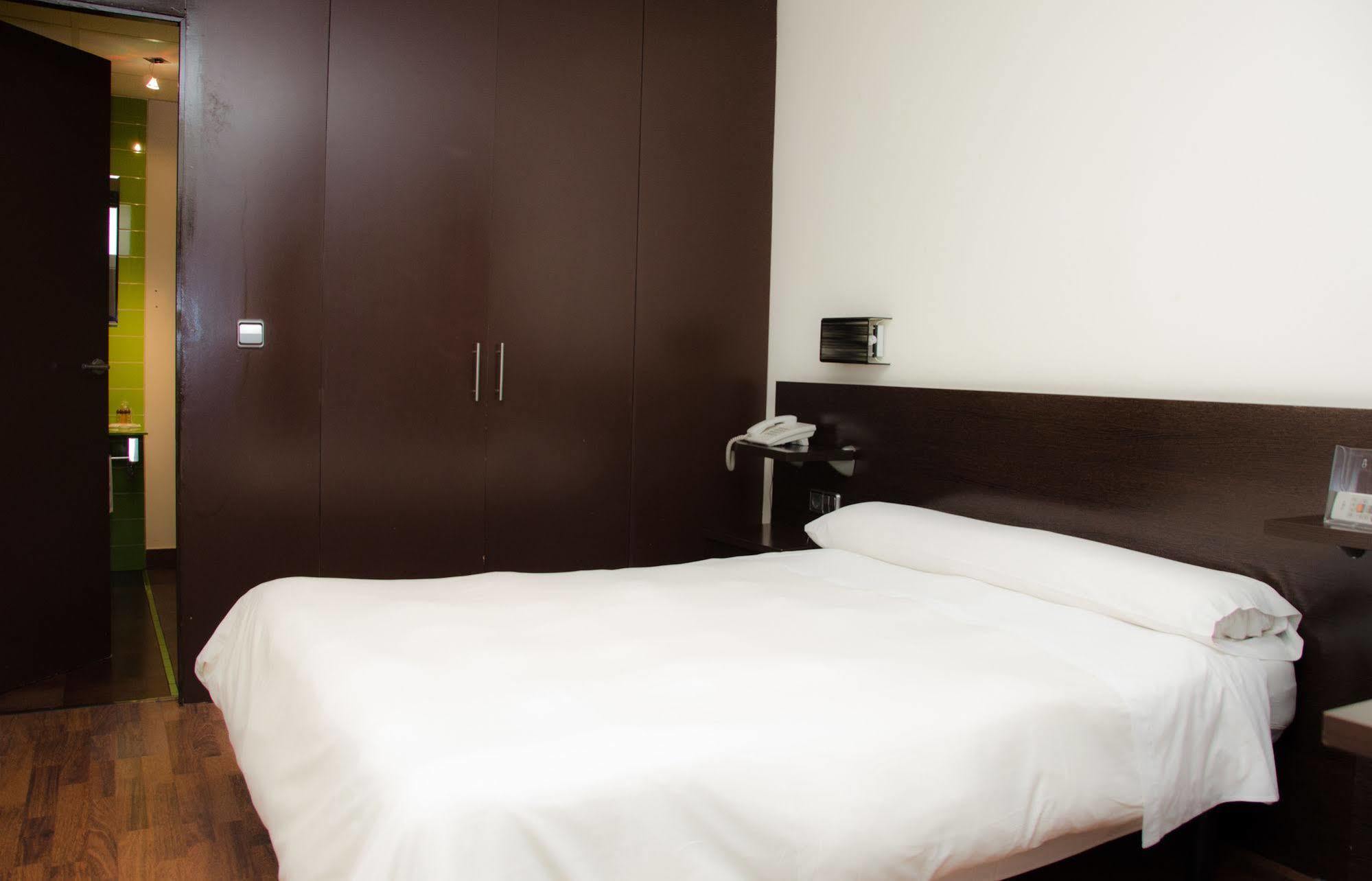 Hotel Ciudad De Alcala à Alcalá de Henares Extérieur photo