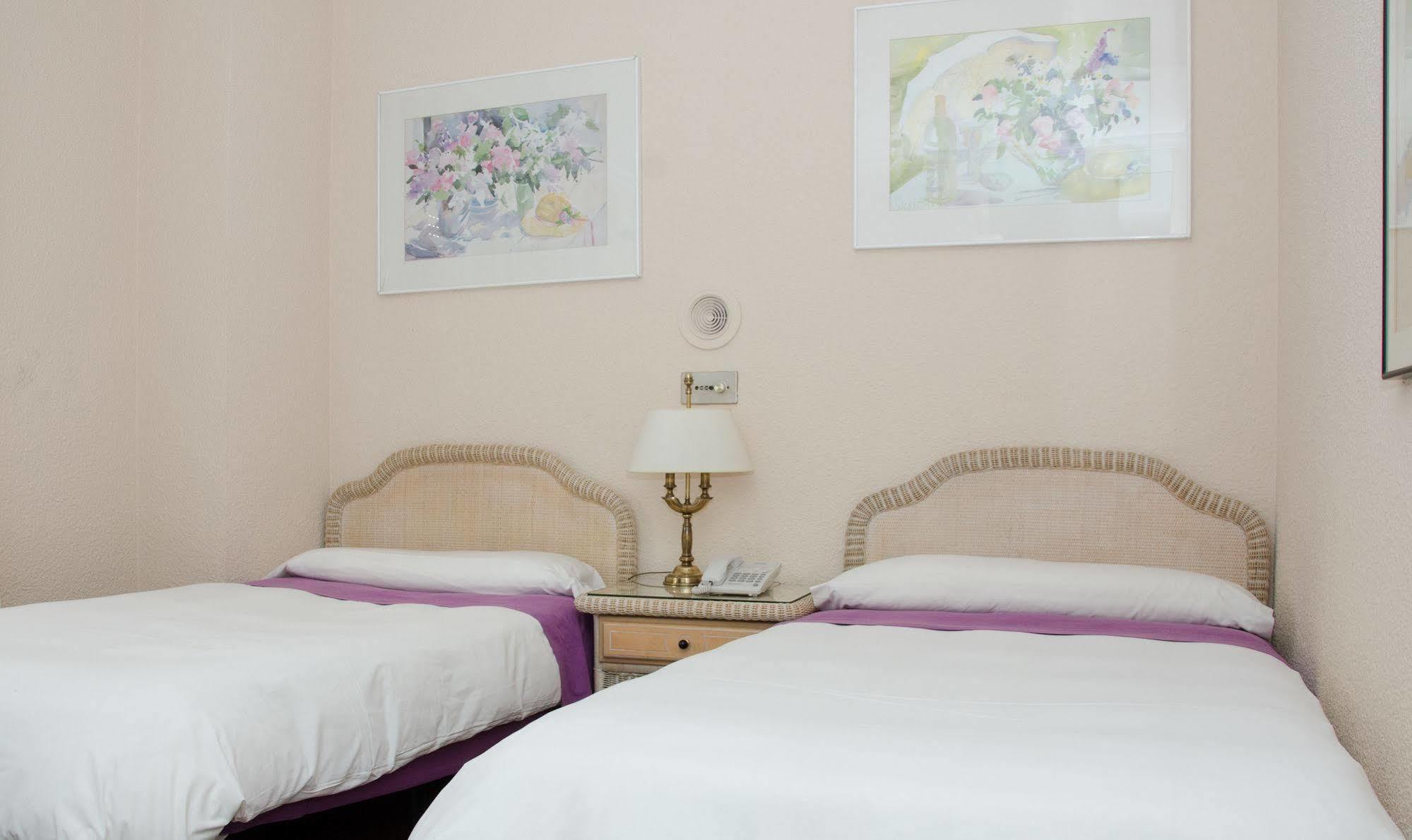 Hotel Ciudad De Alcala à Alcalá de Henares Extérieur photo
